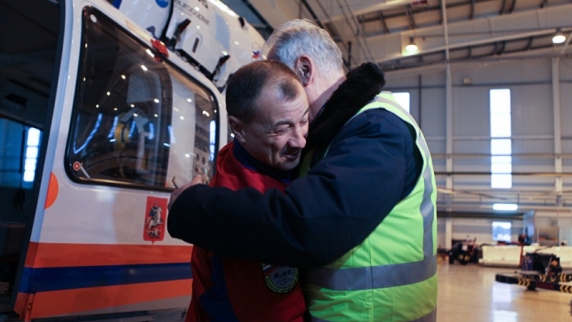 "Волшебник на <b>вертолет</b>е": как санитарная авиация спасает жизни в Москве