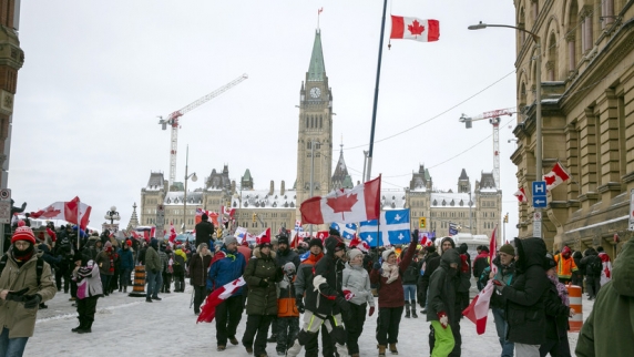 Премьер Канады Трюдо заявил о готовности применить закон о ЧС из-за <b>протест</b>ов в стр...