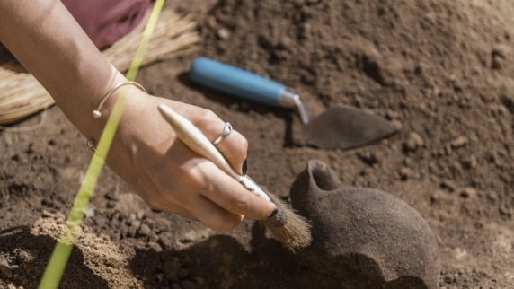 В Москве археологи обнаружили десятки артефактов XV — начала XX веков