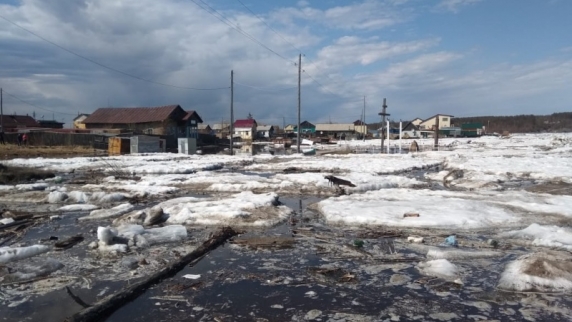 В Якутии на реке <b>Колыма</b> ледоход грозит обернуться новыми подтоплениями в черте горо...