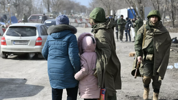 Российские военные эвакуировали в Крым из Херсонской области 600 иностранцев