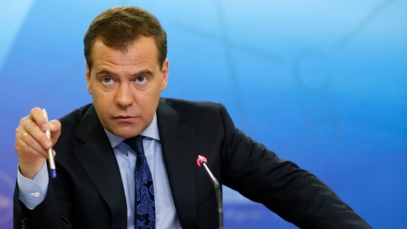 Медведев поручил разобраться с каждым случаем задержки зарплат