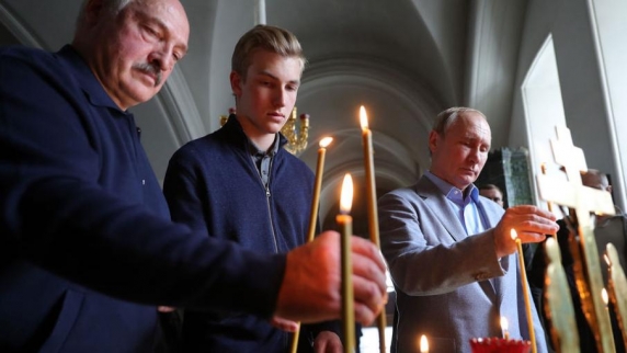 Владимир Путин и Александр Лукашенко посетили древний монастырь на Ладоге