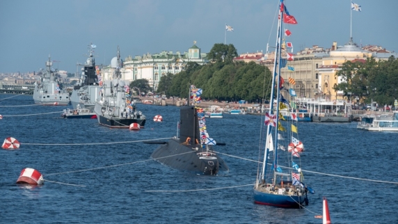 В Санкт-Петербурге все готово к началу генеральной репетиции главного военно-морского пара...