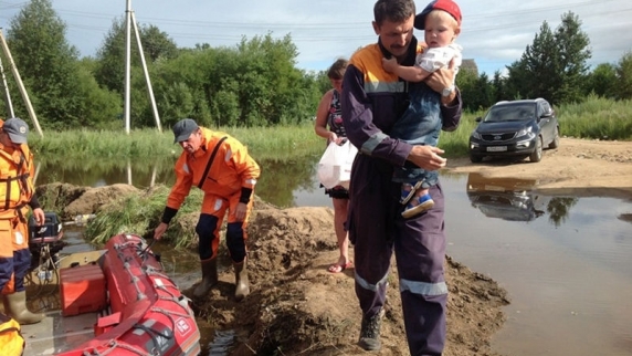 МЧС начало эвакуацию жителей населенных пунктов, попавших в зону паводка в Волгоградской о...