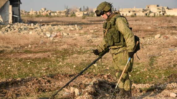 Российские саперы за сутки очистили от мин еще более 20 гектаров в сирийском Дейр-эз-Зоре ...