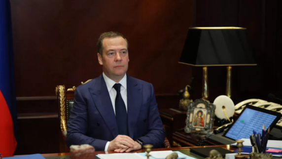 Медведев заявил о попытках задвинуть Россию «на периферию» в Арктическом регионе