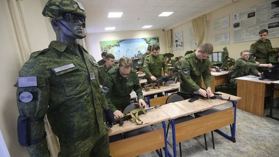 Военные кафедры и учебные военные центры в российских вузах объединяются в единую структур...