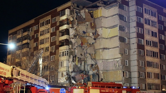 Все службы брошены на помощь. Обрушение жилого дома в Ижевске.