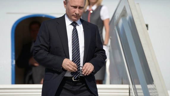 Путин прилетел в Китай для участия в <b>саммит</b>е БРИКС.