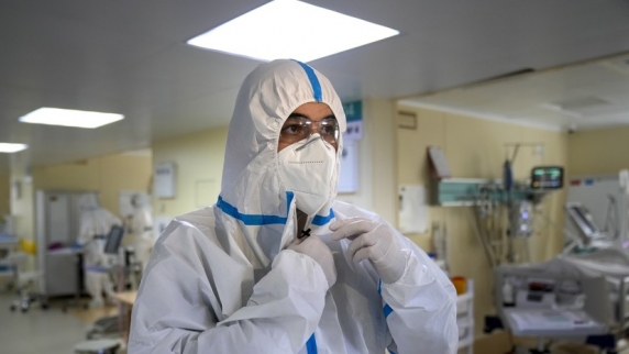 Число зафиксированных случаев коронавируса в мире почти достигло 245 млн