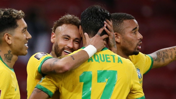 Гол <b>Неймар</b>а помог сборной Бразилии победить Эквадор в квалификации ЧМ-2022