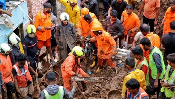 В Мумбае число жертв обрушения зданий возросло до 20