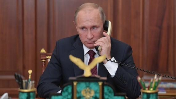 Путин поговорил по телефону с президентом Франции