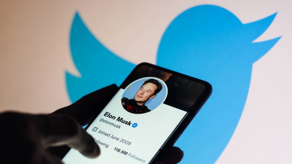 Маск немедленно восстановит аккаунты заблокированных в Twitter <b>журналист</b>ов