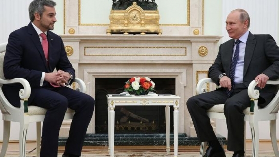 Путин поблагодарил главу Парагвая за передачу орденов российских офицеров