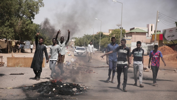 Глава саудовского МИД осудил переворот в Судане