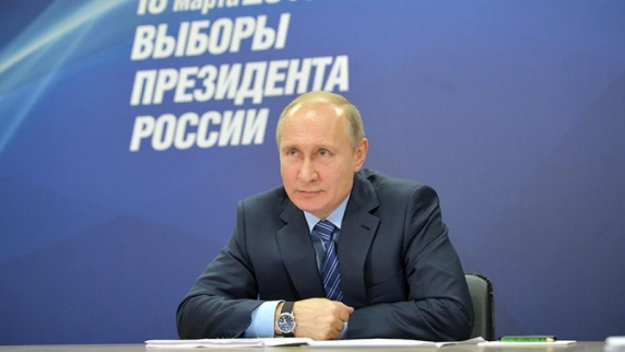 На выборах президента России уверенную победу одерживает действующий глава государства