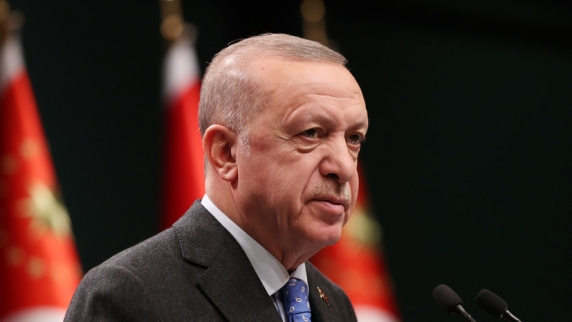 Эрдоган напомнил, что <b>Турция</b> не может разорвать стратегические отношения с Россией