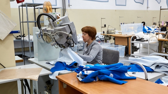 Московские предприятия лёгкой промышленности нарастили объёмы выпуска одежды в январе