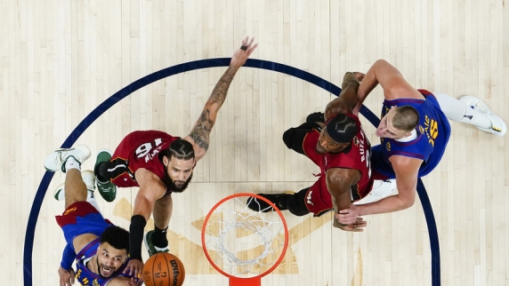 «Денвер» обыграл «Майами» в первой игре финальной серии плей-офф НБА