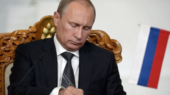 Владимир Путин подписал <b>закон</b>ы о выплатах на первого ребенка, материнском капитале ...
