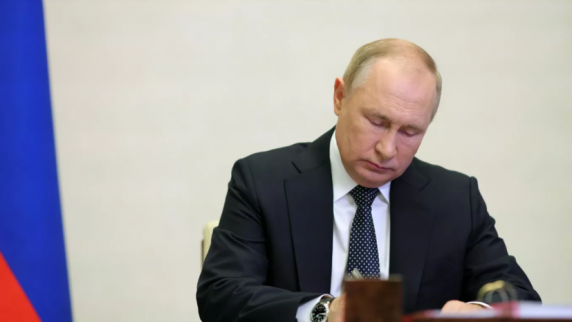 Путин разрешил российским поставщикам газа принимать уплату долгов в иностранной валюте