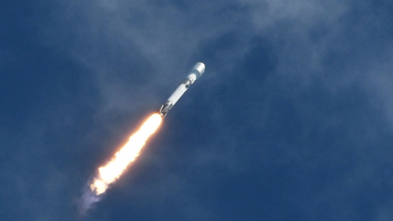 SpaceX запустила ракету Falcon 9 со <b>спутник</b>ами Starlink
