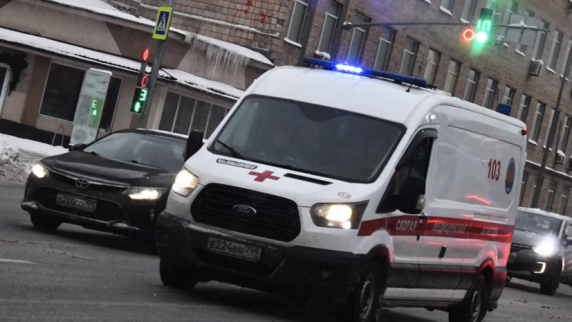 В <b>Челябинск</b>е столкнулись легковой автомобиль и автобус