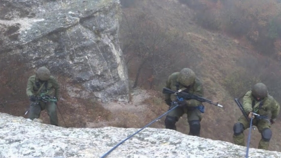 В Крыму в экстремальных условиях проходят тренировки отряда специального назначения «Русь»