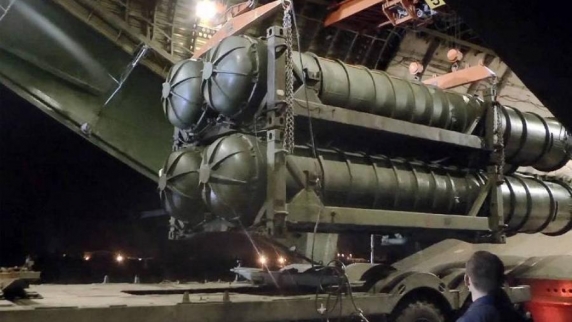 Турция получила из России первые компоненты зенитных ракетных систем С-400