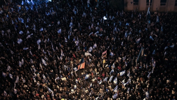 В Израиле на митинг против юридической реформы вышли тысячи <b>израиль</b>тян