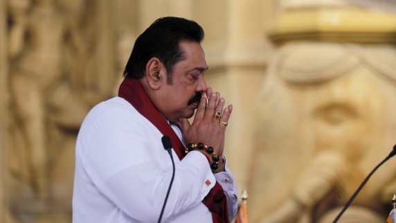 Президент Шри-Ланки принял отставку Махинды Раджапаксы с поста премьер-министра