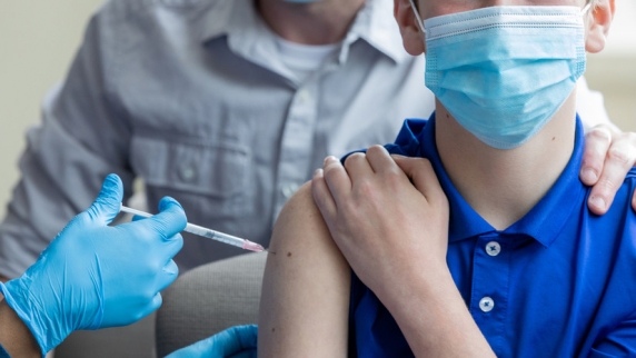 В Иркутскую область поступила первая партия вакцины для подростков «Спутник М»