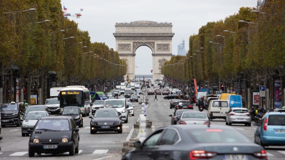 Во Франции предложили выдавать национальные водительские права украинцам