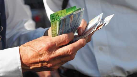 SonntagsZeitung: каждый житель Швейцарии лишится 3 тыс. франков за отказ от российского га...
