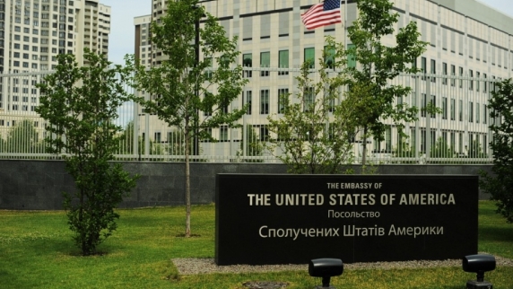 В посольстве США в <b>Киев</b>е прогремел взрыв