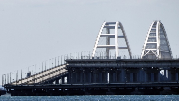 Движение автотранспорта по Крымскому мосту возобновили