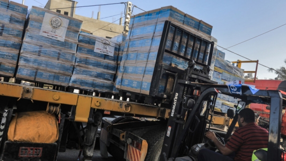 УКГВ <b>ООН</b>: около тысячи грузовиков с гумпомощью въехали в Газу с 21 октября