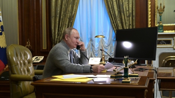В Кремле анонсировали телефонный разговор Путина и Макрона 12 февраля