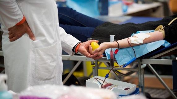 Специалист Давыдов дал советы планирующим стать донорами крови россиянам