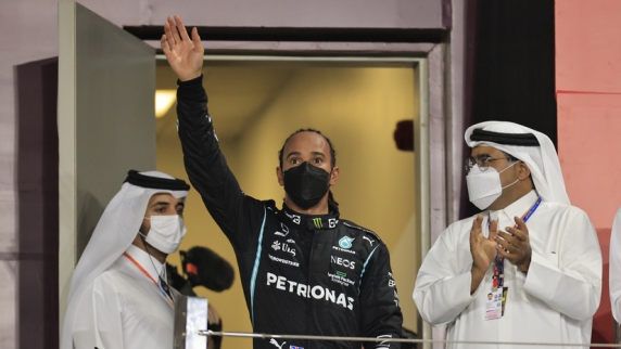 Хэмилтон выиграл первый в истории Гран-при Катара