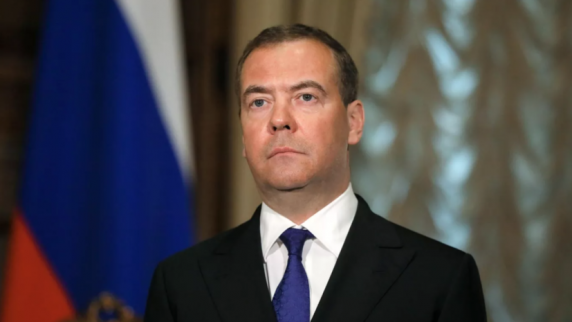 Медведев: G7 продолжит ведение скрытой войны с Россией, поставляя оружие Украине