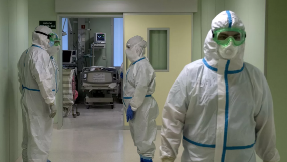 В России за сутки госпитализировали 2498 человек с коронавирусом