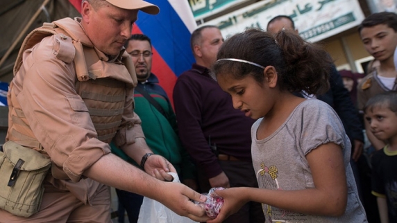 Российский центр по примирению в Сирии привез подарки в интернат в Алеппо
