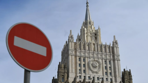 МИД России выразил протест из-за нападения на российского посла в Варшаве