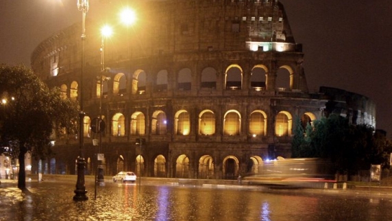 В результате сильного ливня в Риме подтоплены всемирно известные достопримечательности