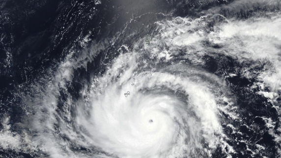 Власти Японии объявили эвакуацию почти для 140 тысяч человек из-за приближения тайфуна