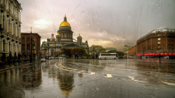 МЧС предупредило о грозах в Петербурге вечером 27 мая