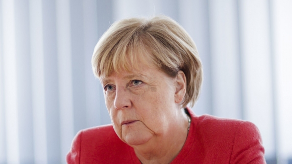 Меркель считает, что Европе нужно серьёзно отнестись к словам Путина о защите России
